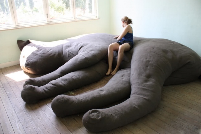 Một chiếc sofa… mèo khổng lồ.