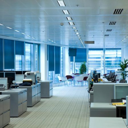Nội thất văn phòng đẹp với ánh sáng phù hợp