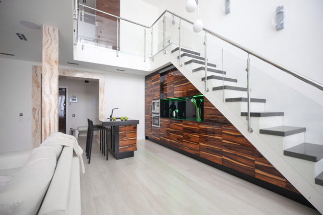 Giải pháp thiết kế bếp dưới gầm cầu thang là một xu hướng thiết kế nội thất đang được nhiều người yêu thích. Với những kiểu dáng đa dạng, chất liệu bền đẹp và các tính năng thông minh, giải pháp thiết kế này giúp tận dụng không gian hiệu quả và tiết kiệm chi phí. Hãy đến xem những hình ảnh đầy sáng tạo của giải pháp thiết kế bếp dưới gầm cầu thang tại đây.