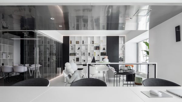 Thiết kế văn phòng làm việc hiện đại với tone màu trắng – đen
